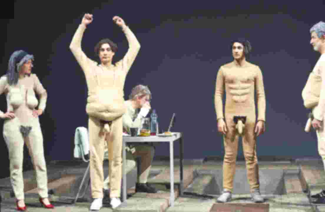 theater nackt Nackt über Berlin - Staatstheater Hannover