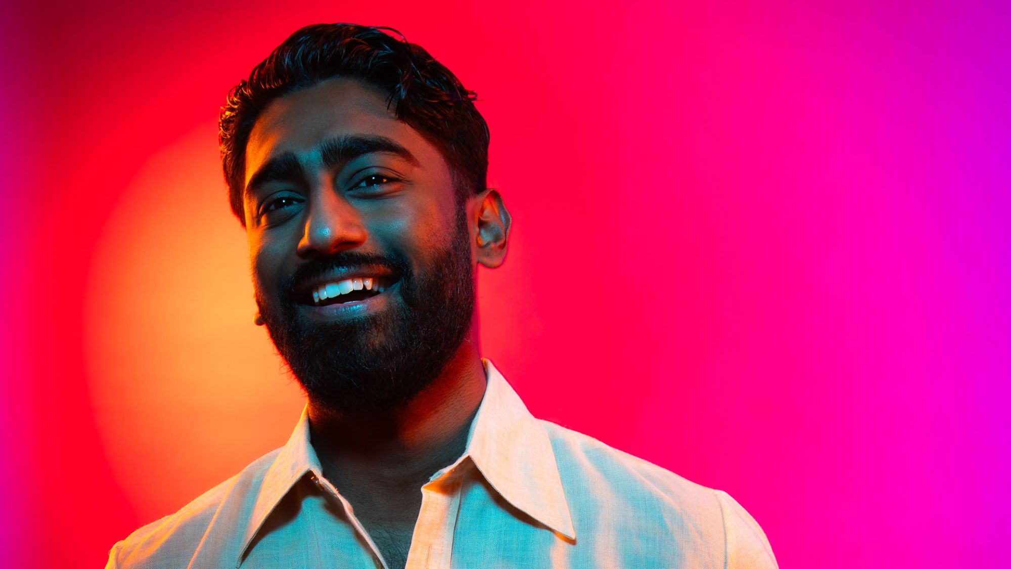 | | HfK: Berderow, Kirchner, Ölker Ein Mann lächelt in die Kamera.