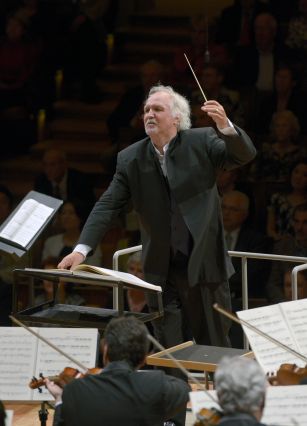 Donald Runnicles © Bettina Stöß | |