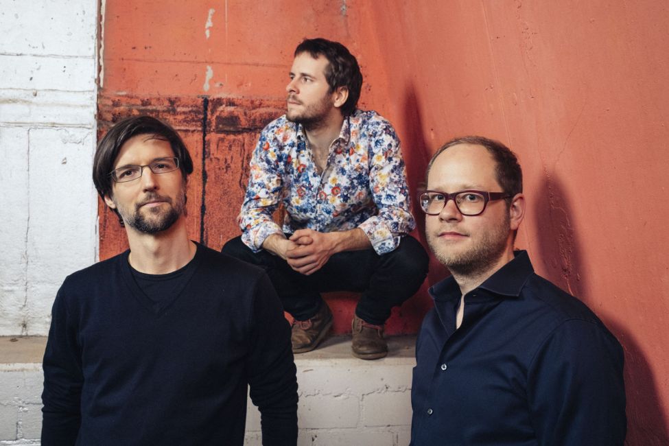 TITLE:
Mengamo Trio © Niclas Weber
COPYRIGHT: Mengamo Trio © Niclas Weber