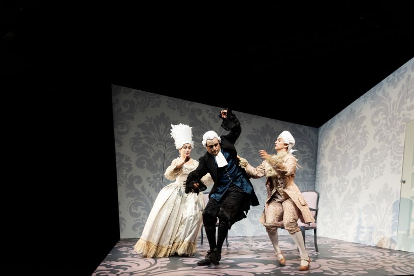 TITLE: ALLONS, ENFANTS ...! //
COPYRIGHT: Laura Nickel