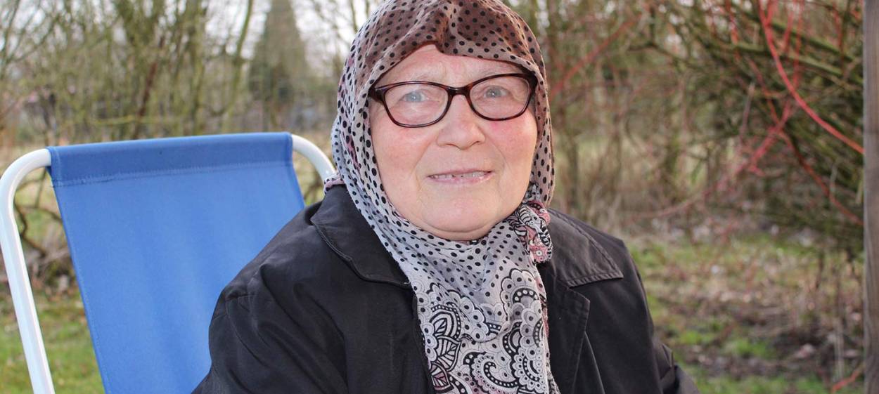 AUNT ÜMMÜ  // © 2020 Strombuch    AUNT ÜMMÜ