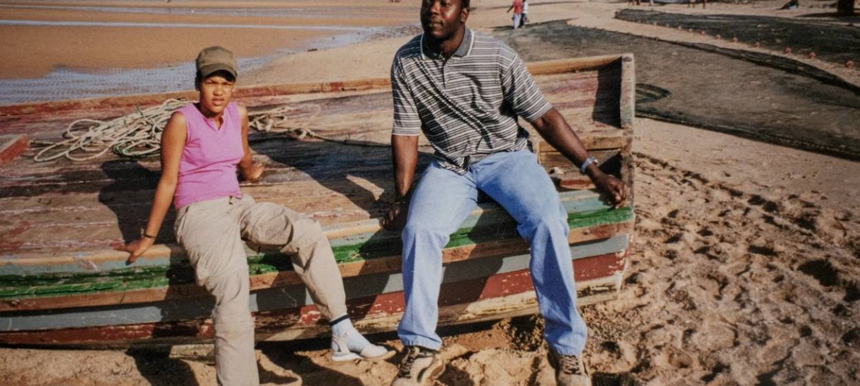 THE HOMES WE CARRY  // © 2022 FILM FIVE    THE HOMES WE CARRY