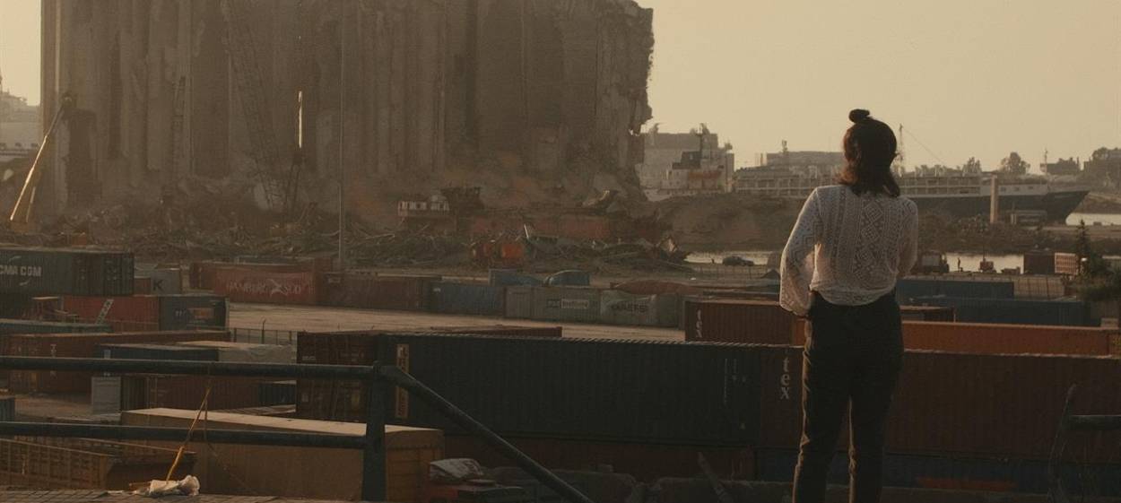 DANCING ON THE EDGE OF A VOLCANO  // © 2023 Cyril Paris | ABBOUT Productions | REYNARD Films | Salaud Morisset    DANCING ON THE EDGE OF A VOLCANO