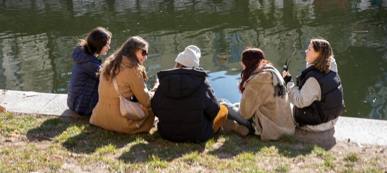 ACTUALLY LITERALY ARM IN ARM  // © 2023 NilsDüren    ACTUALLY LITERALY ARM IN ARM