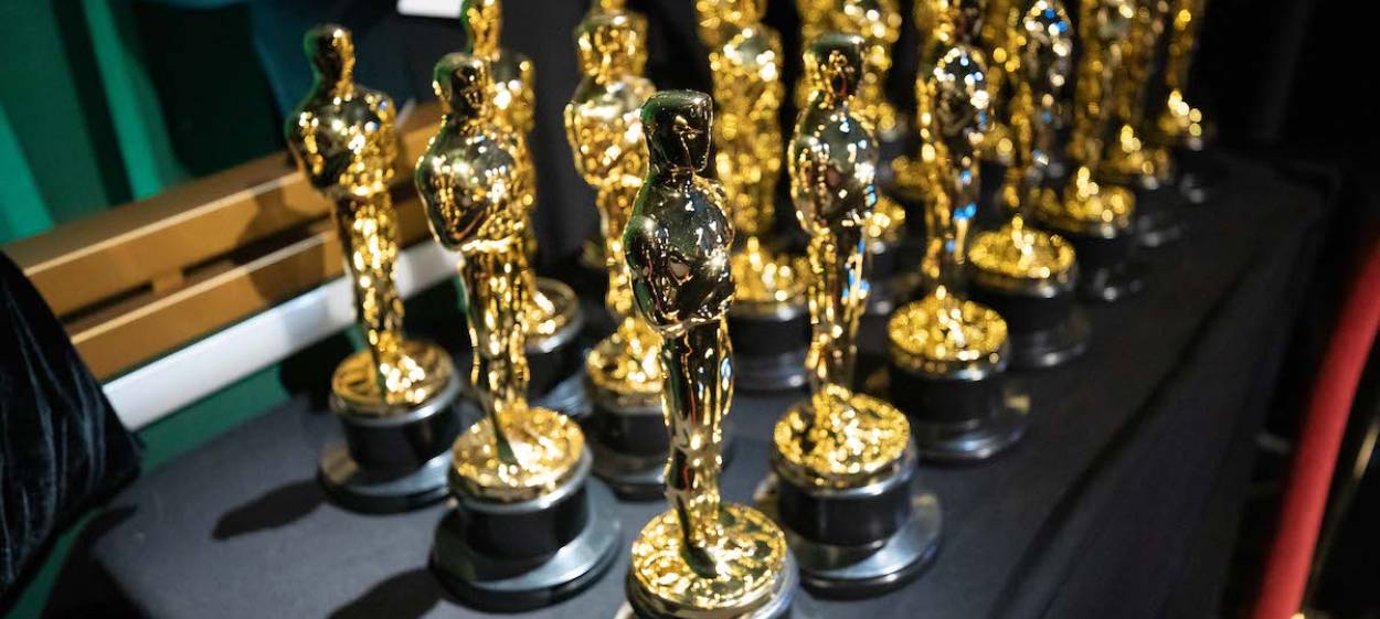 Oscar Statuettes are waiting  // © 2022 at the ACADEMY AWARDS® backstage    Oscar Statuettes are waiting