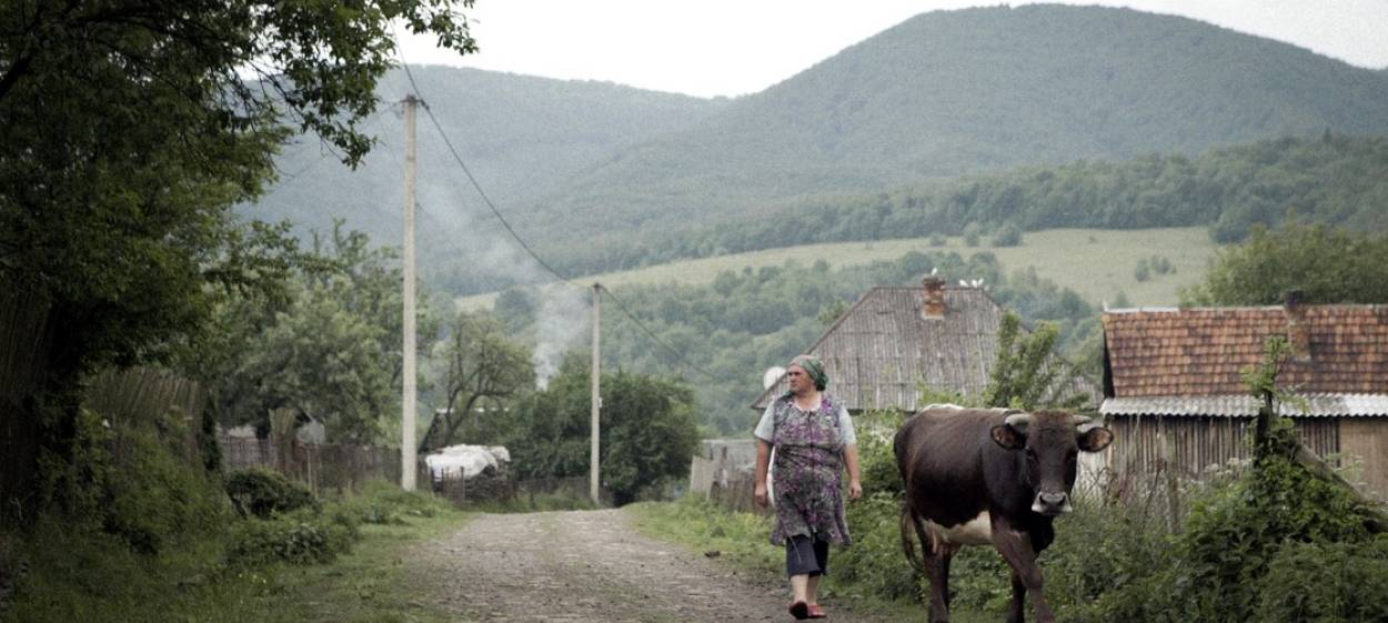 THREE WOMEN  // © 2022 Meret Madörin    THREE WOMEN