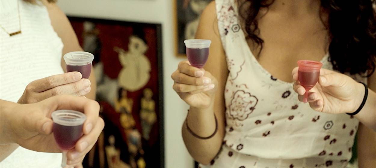 RED CUNT, reconsidering periods  // © 2022 Toti Baches    RED CUNT, reconsidering periods