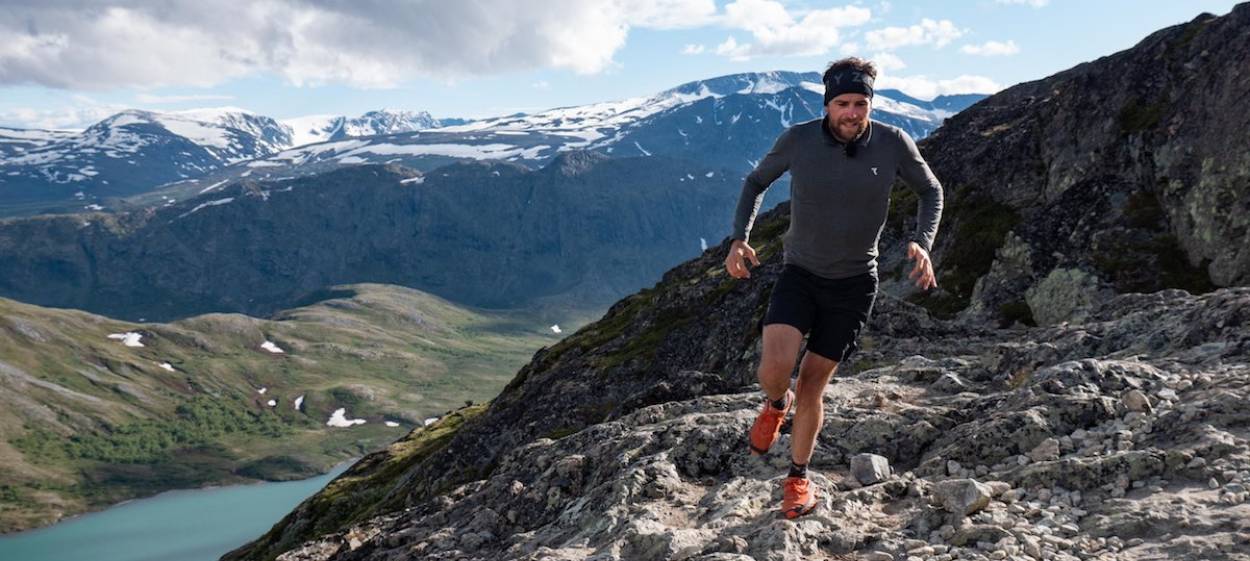 JONAS DEICHMANN – THE MAN THEY CALLED FORREST GUMP ALEMAN   // © 2021 ravir film | rise and shine | Markus Weinberg    JONAS DEICHMANN – THE MAN THEY CALLED FORREST GUMP ALEMAN