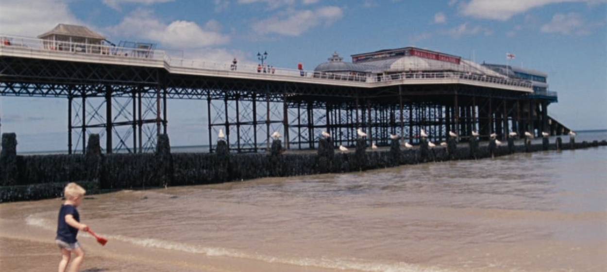 SEASIDE SPECIAL  // © 2021 Egoli Tossell Pictures UG    SEASIDE SPECIAL