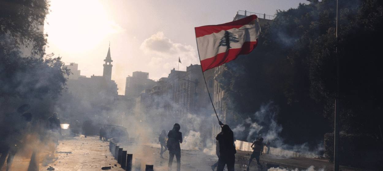 DANCING ON THE EDGE OF A VOLCANO  // © 2023 ABBOUT Productions    DANCING ON THE EDGE OF A VOLCANO