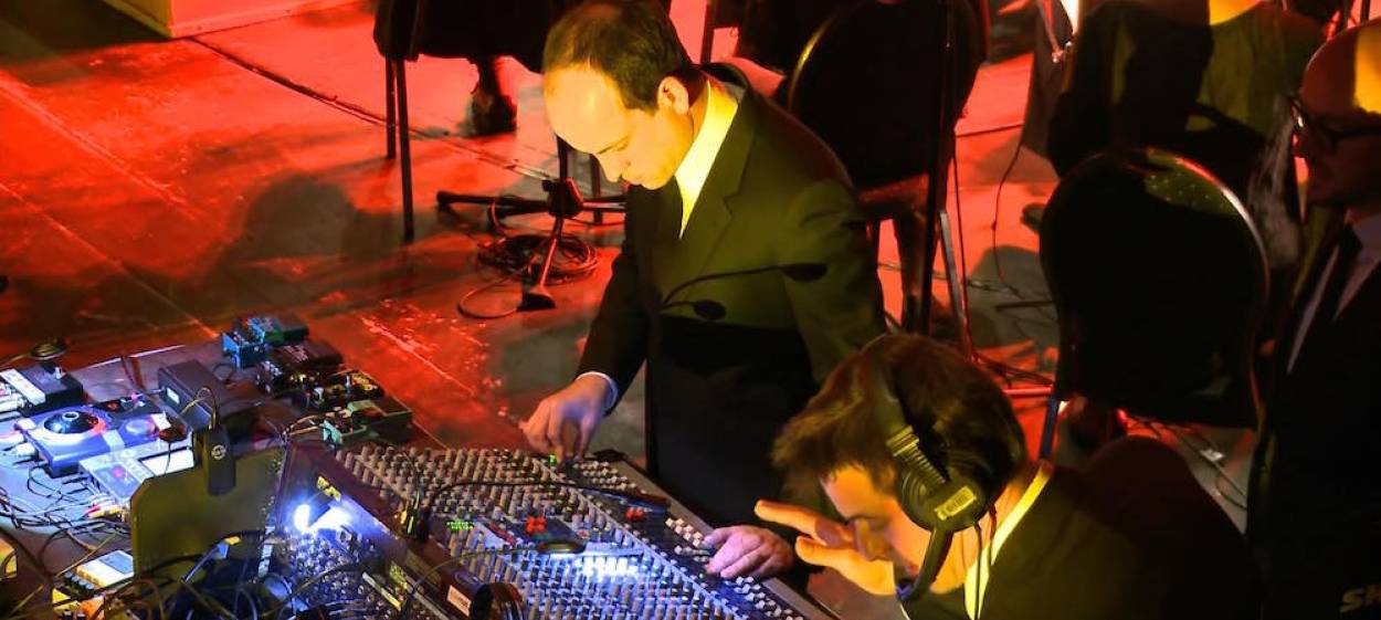 A SYMPHONY OF NOISE – MATTHEW HERBERT'S REVOLUTION  // © 2020Rise And Shine World Sales    A SYMPHONY OF NOISE – MATTHEW HERBERT'S REVOLUTION