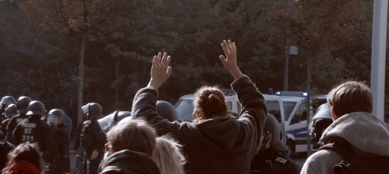 STARTING WITH FRAGMENTS  // © 2019 ravir film GbR    STARTING WITH FRAGMENTS