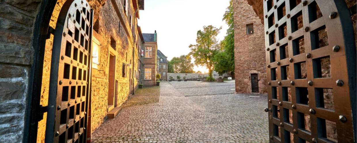Stadtrundgang Schloß Broich // © Toreingang zum Schloß Broich / MST GmbH / Achim Meurer Stadtrundgang Schloß Broich