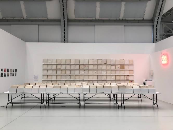 Rutherford Chang, We Buy White Albums, 2013 – fortlaufend  // © © Rutherford Chang // © Rutherford Chang Rutherford Chang, We Buy White Albums, 2013 – fortlaufend