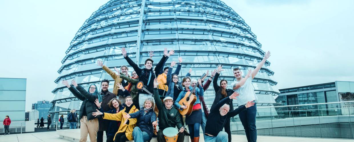 Sing along, Berlin! Sing along, Berlin!