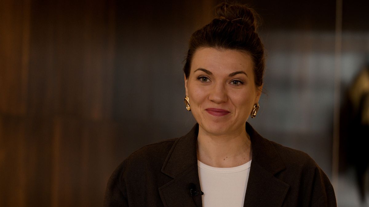 Nina Solodovnikova im Foyer der Deutschen Oper Berlin © Ruth Tromboukis