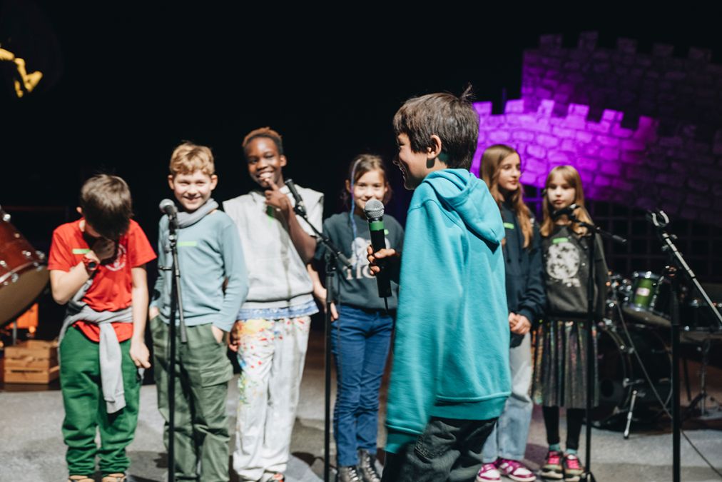 Kinder im Winterferienmusiklabor