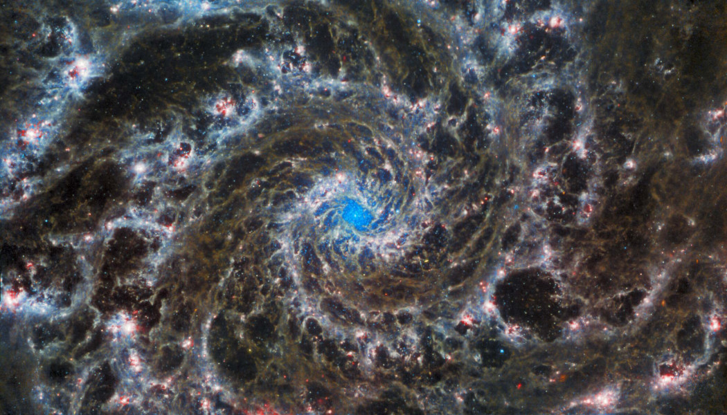 Das Zentrum der 32 Millionen Lichtjahre entfernten Galaxie M74