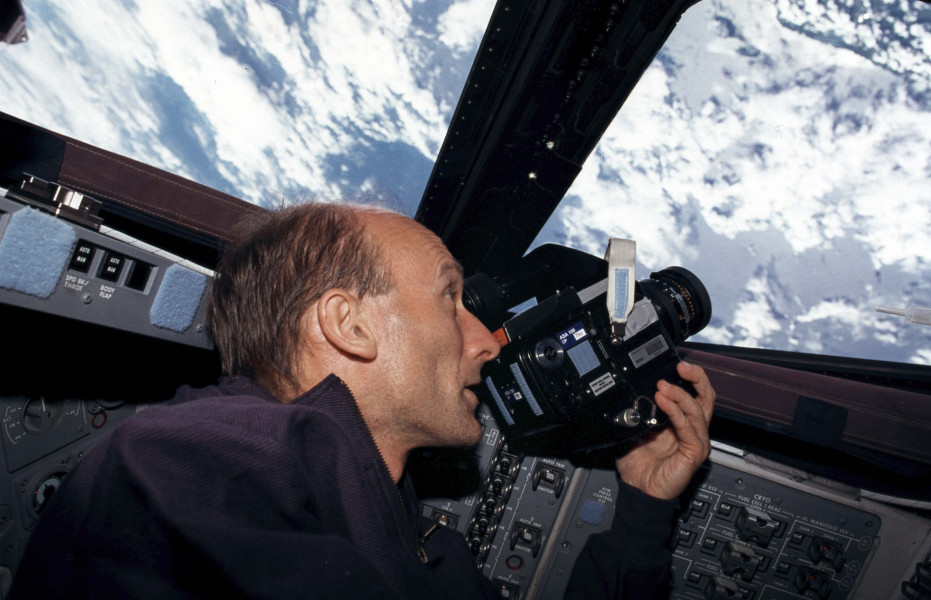 Der Astronaut Gerhard Thiele bei seinem Flug ins All