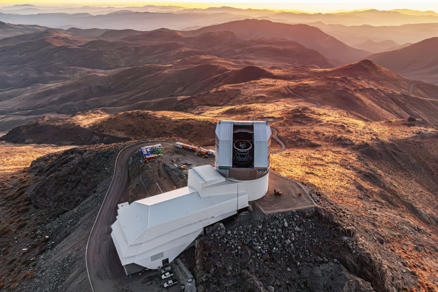 Das Vera Rubin Observatorium auf dem Cerro Pachon in Chile  // NSF–DOE Vera C. Rubin Observatory   Das Vera Rubin Observatorium auf dem Cerro Pachon in Chile