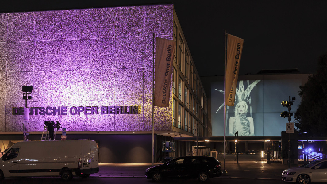 60 Jahre Deutsche Oper Berlin: Fassadenbeleuchtung