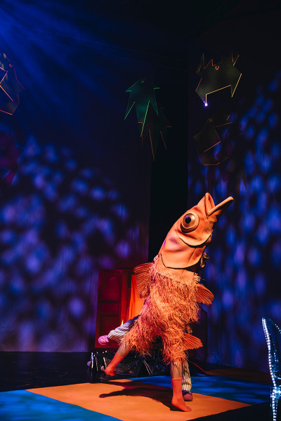 Tintenfischlady -   © Nancy Jesse  Ein Detailfoto von Herrn Puddles im großen Fischkostüm.