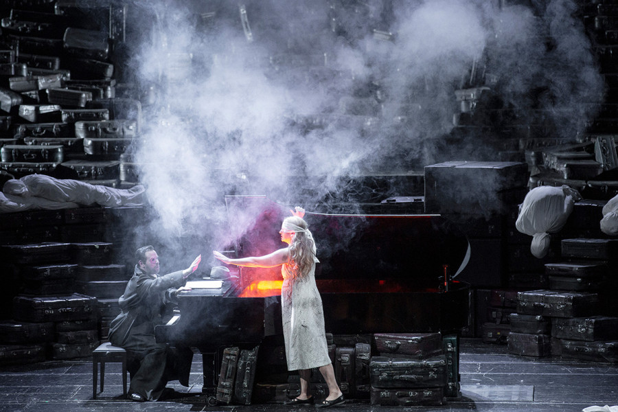 Die Walküre - © Bernd Uhlig Sieglinde geht ab.