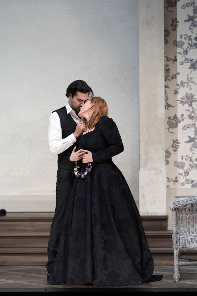 Francesca da Rimini - © Monika Rittershaus Francesca küsst Paolo innig.