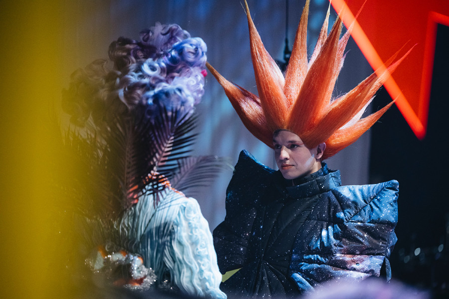 Tintenfischlady -   © Nancy Jesse  Der Hüter der unsichtbaren Welt und die Tintenfischlady versöhnen sich.