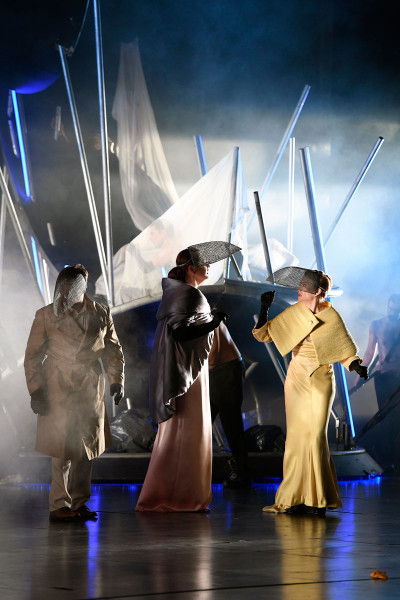 Als Gäste auf Don Giovannis Höllenfest: Don Ottavio, Donna Anna, Donna Elvira.