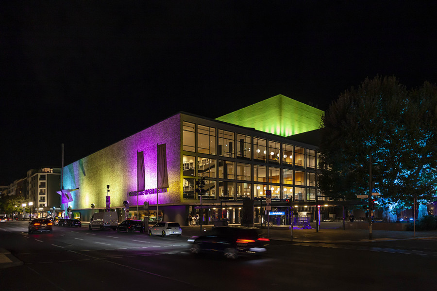 60 Jahre Deutsche Oper Berlin: Fassadenbeleuchtung