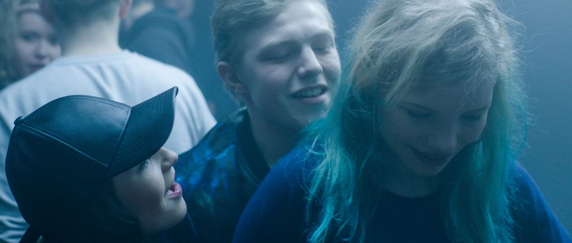 Jenny, Tatjana und Boris in der Disko  // 2016, OK KOSMOS FILM // Dino Osmanovic