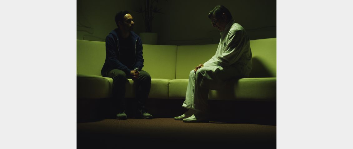 Alireza Bayram als Keywan Zad und Ali Sattari als Dr. Pedram in Thumb