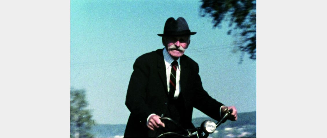 Standbild aus EIN TAG IN DER HEIMAT  // Helge Weindler