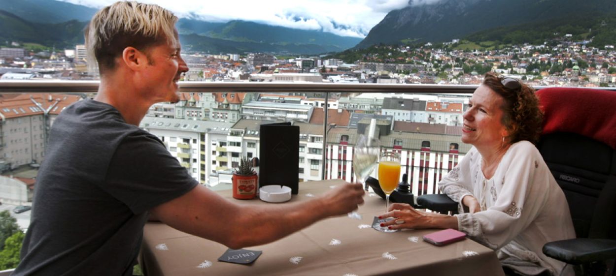 TOUCHING  // © 2016 Mechthild Gaßner    TOUCHING