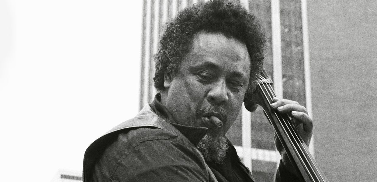 Charles Mingus 1976 in Manhattan. Er war Bassist, Grenzgänger, Pionier und Jazzlegende; nur eines nie: einfach © Thomas Marcello  Charles Mingus 1976 in Manhattan. Er war Bassist, Grenzgänger, Pionier und Jazzlegende; nur eines nie: einfach © Thomas Marcello