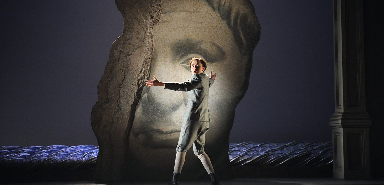 Eine Szene aus GIULIO CESARE IN EGITTO © Tristram Kenton  Eine Szene aus GIULIO CESARE IN EGITTO © Tristram Kenton