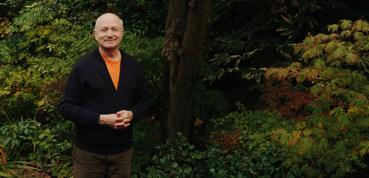 Komponist George Benjamin in seinem Londoner Garten © Dan Wilton  Komponist George Benjamin in seinem Londoner Garten © Dan Wilton