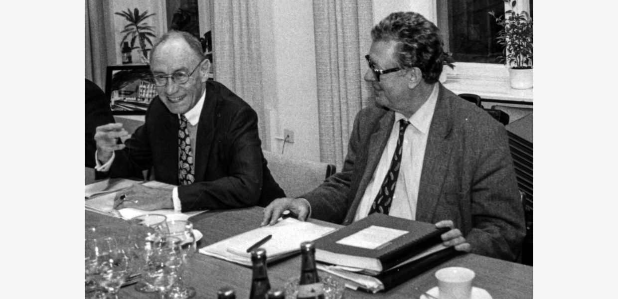 Edzard Reuter, hier bei einer Vorstandssitzung mit Götz Friedrich  Edzard Reuter, hier bei einer Vorstandssitzung mit Götz Friedrich