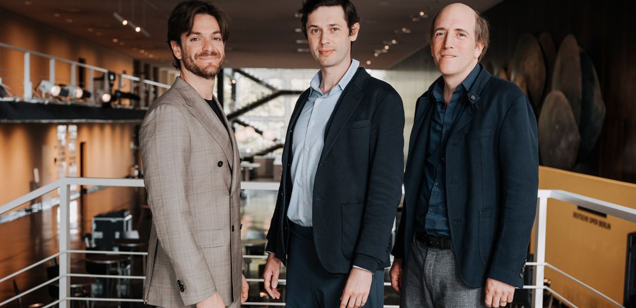 Michele Spotti, Maxime Pascal und Titus Engel im Foyer © Nancy Jesse  Michele Spotti, Maxime Pascal und Titus Engel im Foyer © Nancy Jesse