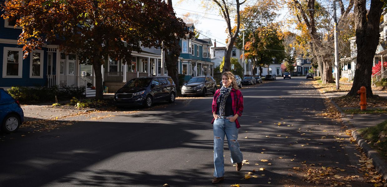 Jane Archibald an ihrem Seelenort: Ihrem Haus in Halifax © Darren Calabrese  Jane Archibald an ihrem Seelenort: Ihrem Haus in Halifax © Darren Calabrese