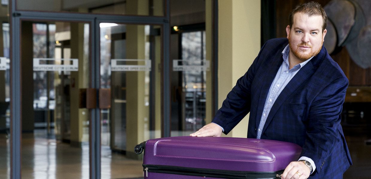 Clay Hilley im Foyer der Deutschen Oper Berlin  Clay Hilley im Foyer der Deutschen Oper Berlin