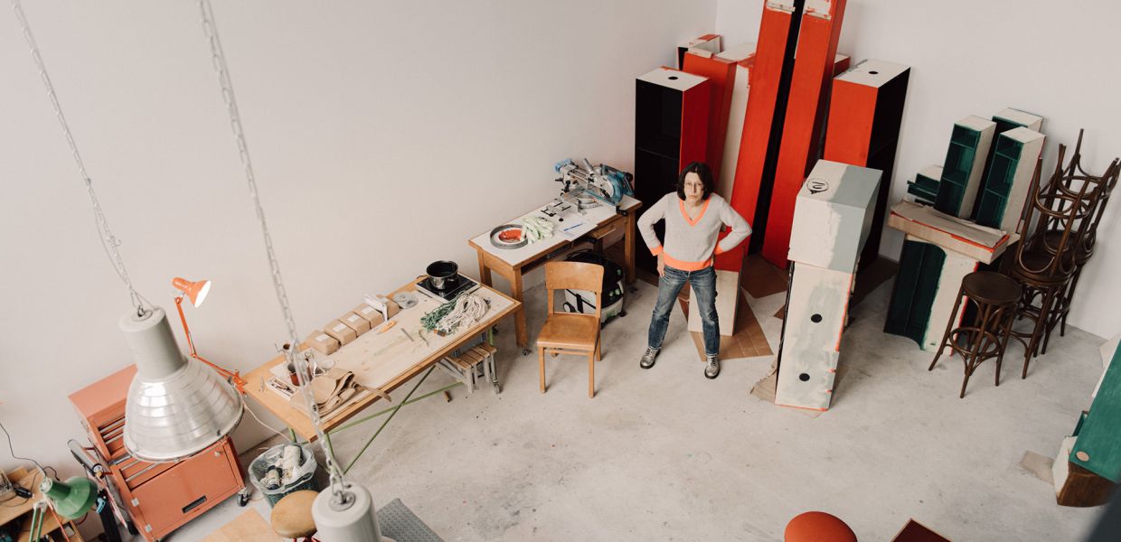 Ina Weber in ihrem Atelier  Ina Weber in ihrem Atelier