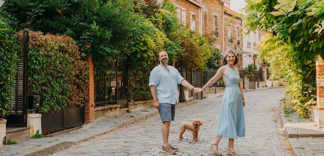 Etienne Dupuis und Nicole Car an ihrem Seelenort: Einem Haus in Paris im 20. Arrondissement © Sarah Bastin  Etienne Dupuis und Nicole Car an ihrem Seelenort: Einem Haus in Paris im 20. Arrondissement © Sarah Bastin