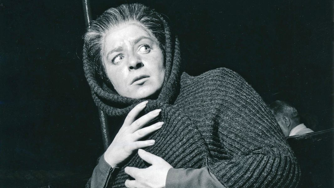 Ruth Hesse, hier 1965 in Gustav Rudolf Sellners Inszenierung von DER FLIEGENDE HOLLÄNDER  Ruth Hesse, hier 1965 in Gustav Rudolf Sellners Inszenierung von DER FLIEGENDE HOLLÄNDER