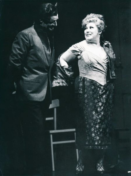 Kaja Borris als Marthe Schwertlein in Gounods FAUST © Kranichphoto  Kaja Borris als Marthe Schwertlein in Gounods FAUST © Kranichphoto