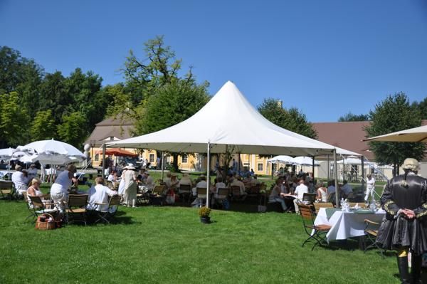 Picknick in Weiss // © Barockschloss Rammenau