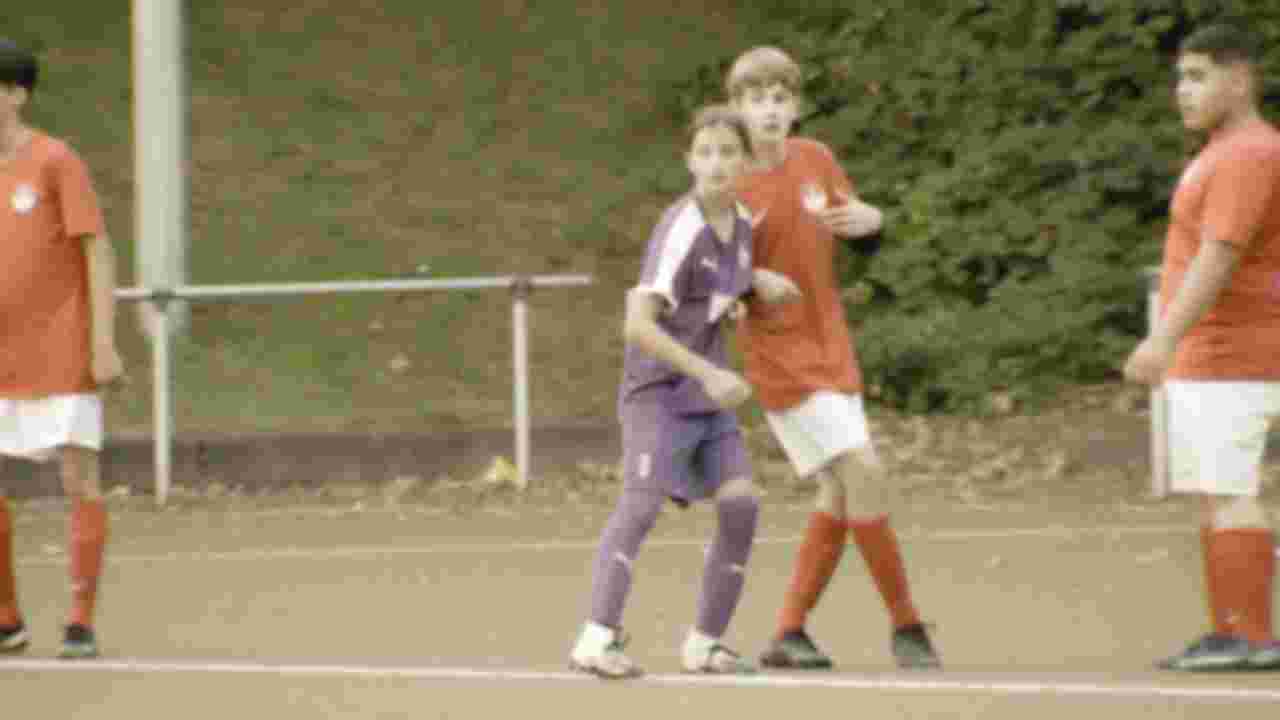 TITLE: KICK IT LIKE A GIRL
COPYRIGHT: 2023 Jennifer Günther | Karin de Miguel Wessendorf