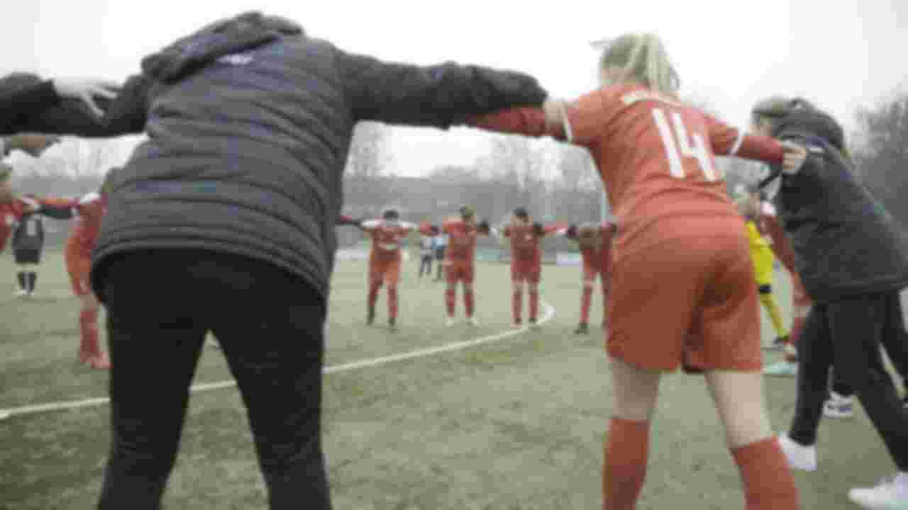 TITLE: KICK IT LIKE A GIRL
COPYRIGHT: 2023 Jennifer Günther | Karin de Miguel Wessendorf